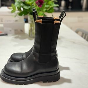 Bottega Veneta Lug Leather Chelsea Boots